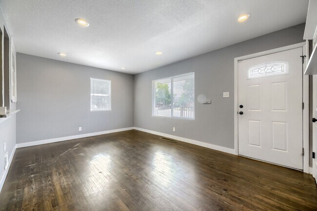 Building Photo - 1314 S Meade St