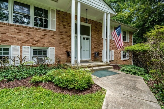 Building Photo - 5315 Summit Dr