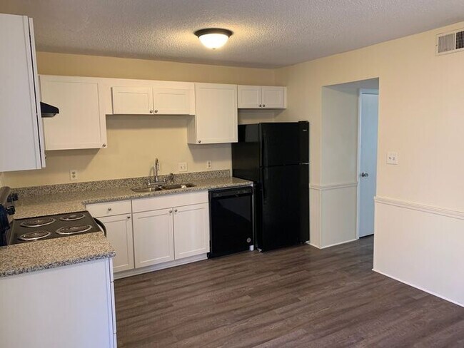 Building Photo - End unit townhouse-Completely remodeled!!