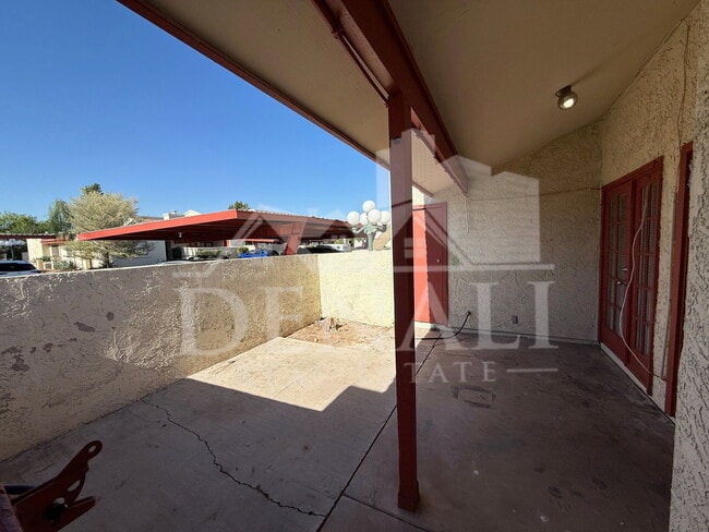 Building Photo - 633 W Southern Ave