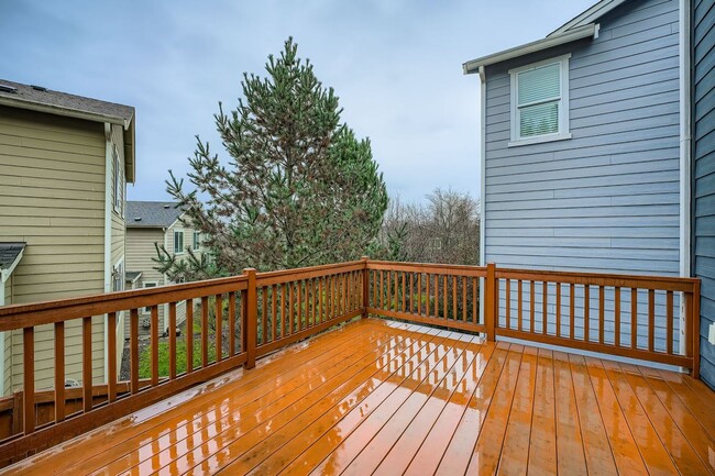 Building Photo - Stunning 3BD / 3BA Redmond Home. Spacious, Updated & Designed for Comfort!