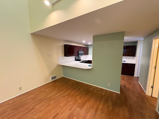 Building Photo - 2 Bed/2.5 Bath Townhome with Garage, Pool and Tennis Court