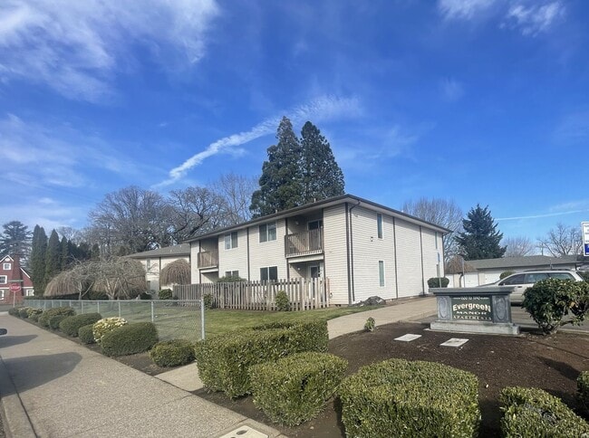 Building Photo - 3140 Evergreen Ave NE