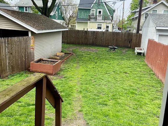 Building Photo - Charming 2-Bedroom Home in Saint Louis with Cozy 900 Sq Ft Layout!