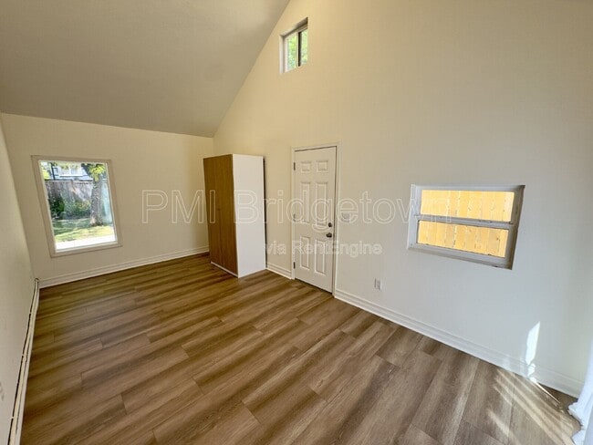 Building Photo - 2315 SE 38th Ave