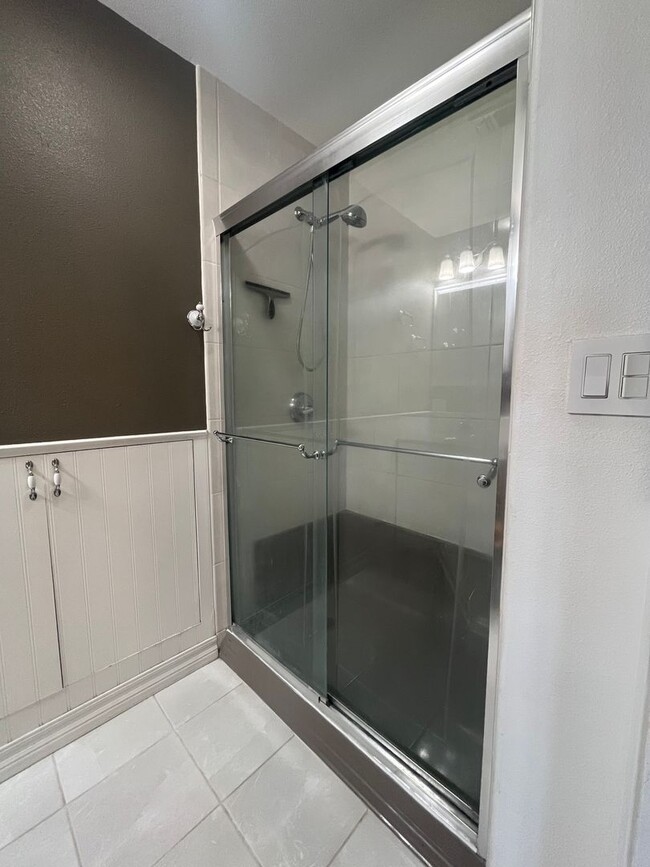 Building Photo - Spacious 4bed 2bath home in Elverta!