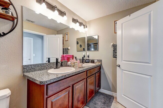 Building Photo - 12910 Utopia Gdns Wy