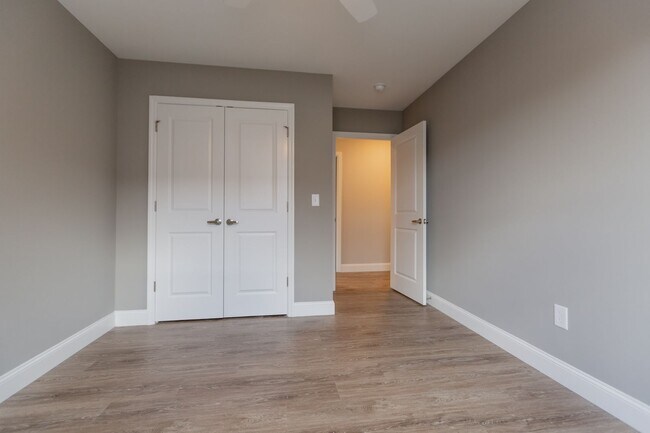Building Photo - 557 Strong Ave