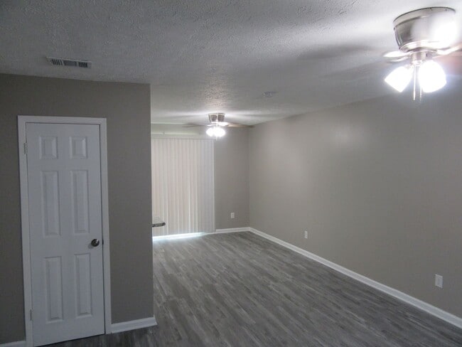 Building Photo - 2912 Sequoia Ave