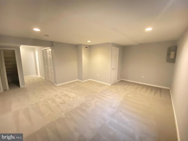 Building Photo - 9244 Sprucewood Rd