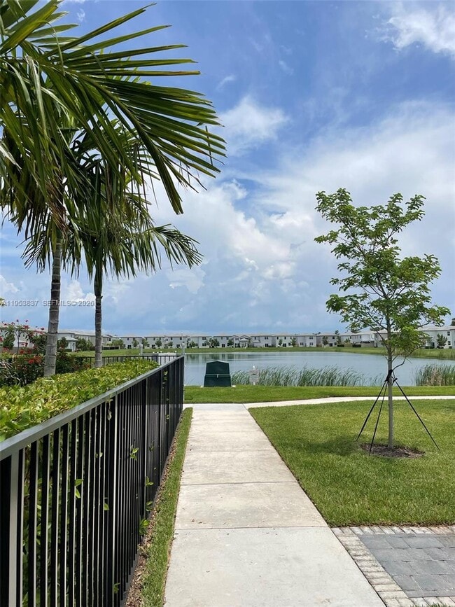 Building Photo - 2610 SE 13th St