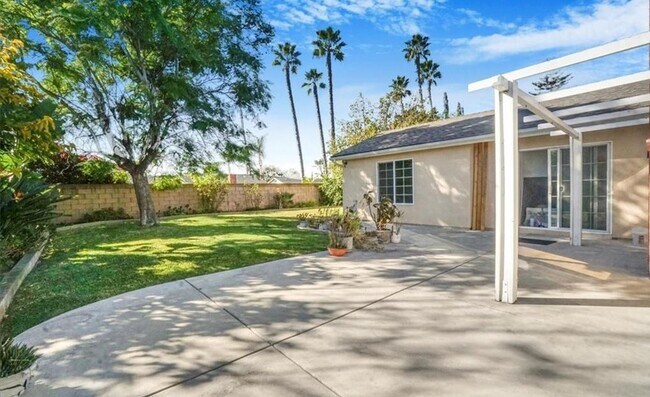 Building Photo - 24121 El Tiradore Cir