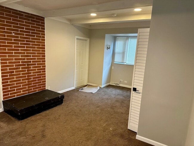 Building Photo - 2652 Woodworth Pl