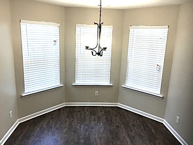 Building Photo - 121 Sterling Dr