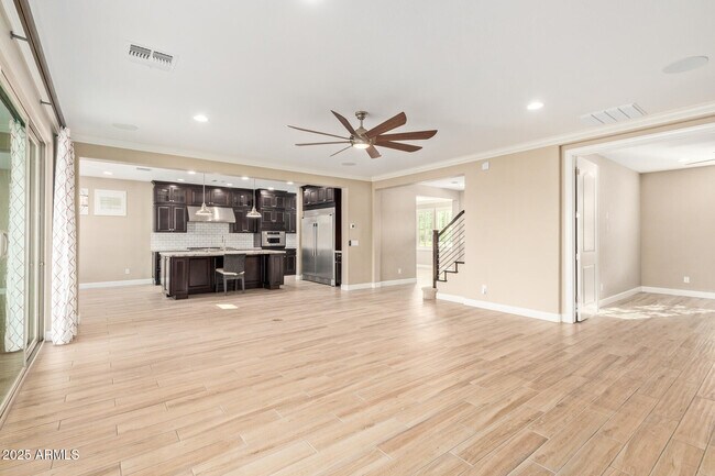 Building Photo - 4322 S Gardenia Dr