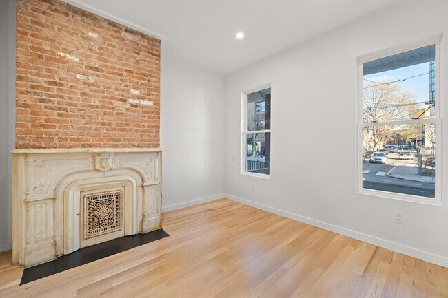 Building Photo - 119 Storms Ave