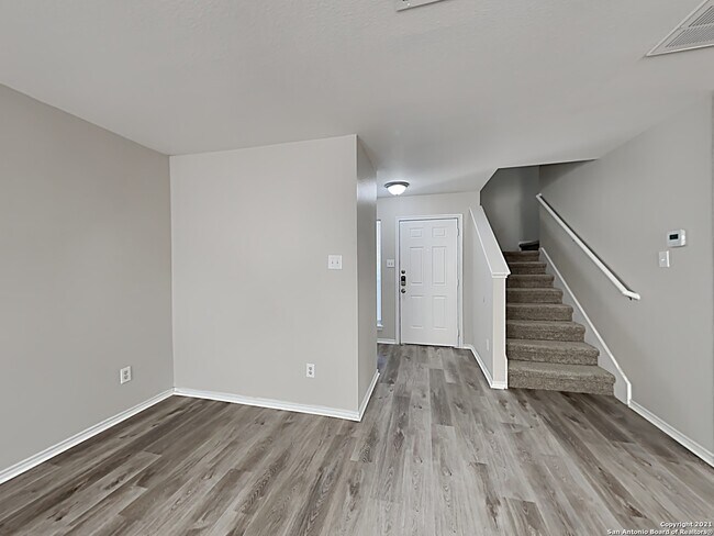 Building Photo - 2910 Candleside Dr