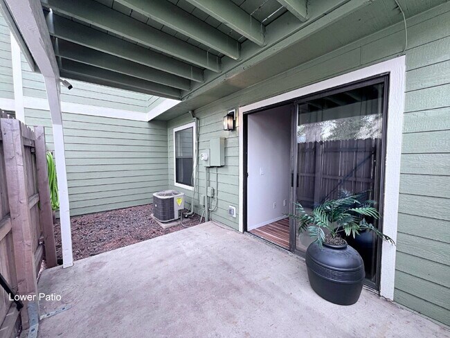 Building Photo - Cozy 2-Bed 1.5 Bath Townhouse in Aurora with Spacious Layout & Modern Comforts!