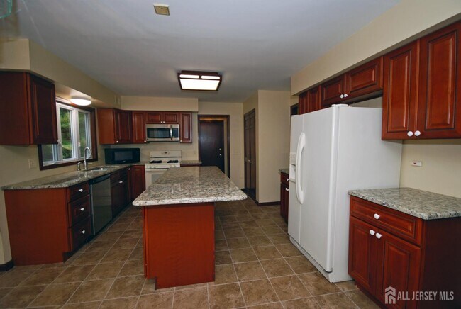 Building Photo - 6 Heather Ln