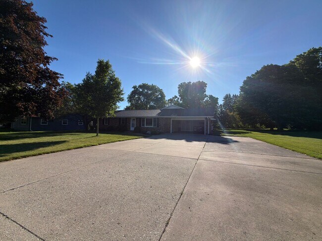 Building Photo - Country Living with Convenient Access 3 Bedroom Brick Ranch Home in Goshen
