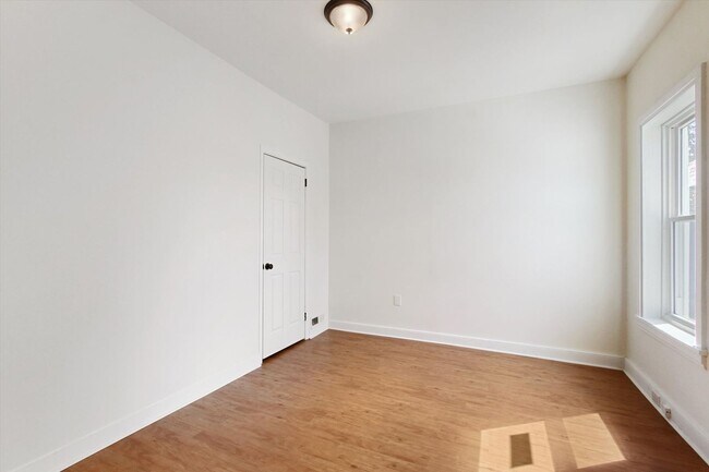 Building Photo - Coming Soon! Bright 3 Bedroom, 1.5 Bath Ho...