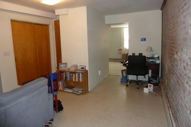 Building Photo - 208 Garden St