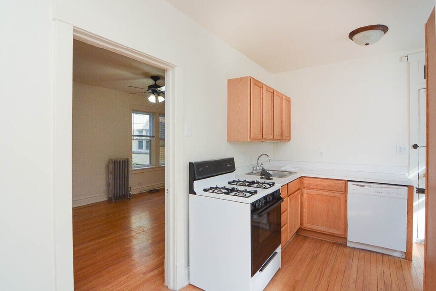 Building Photo - 4325 N Francisco Ave