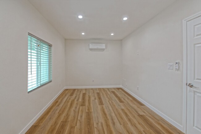 Building Photo - NEWLY BUILT, LUXURIOUS & BRIGHT, 1BR1BA AD...