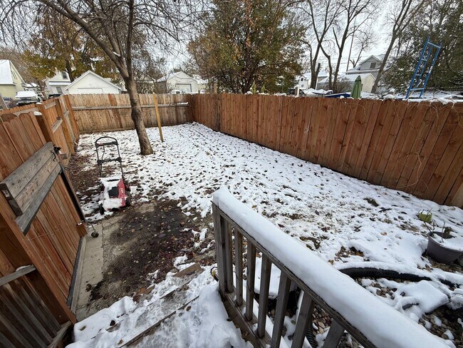 Building Photo - Twin Home for Rent Near Downtown Sioux Falls