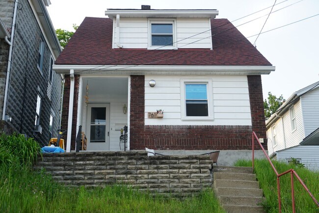 Primary Photo - 761 Melbourne St