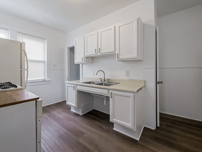 Building Photo - AVAILABLE NOW! SECTION 8 APPROVED! Charming 3-Bedroom Home in Warren!