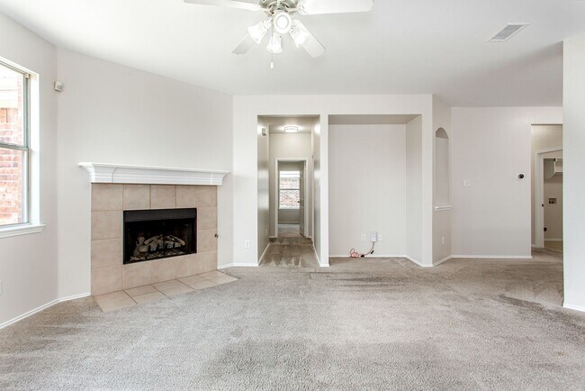 Building Photo - 4 Bedroom 2 Bath Home for Rent