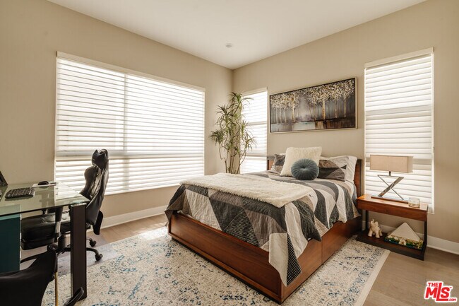Building Photo - 12765 Bluff Creek Dr