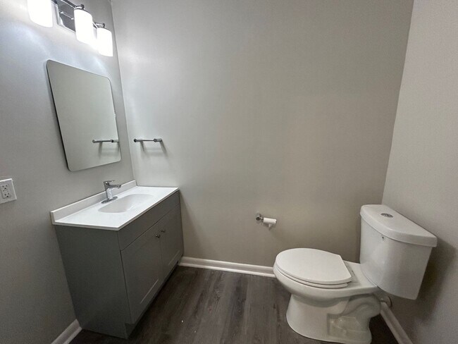 Interior Photo - STATE102
