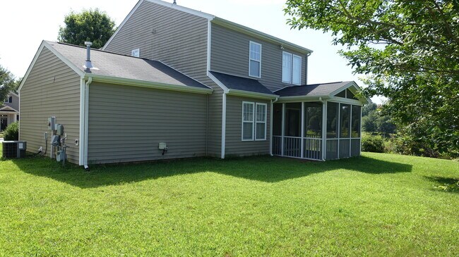 Building Photo - Great lakefront home in Kinderton