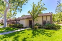 Building Photo - Charming 2-Bedroom Townhome in Vista Fairways of Valencia!