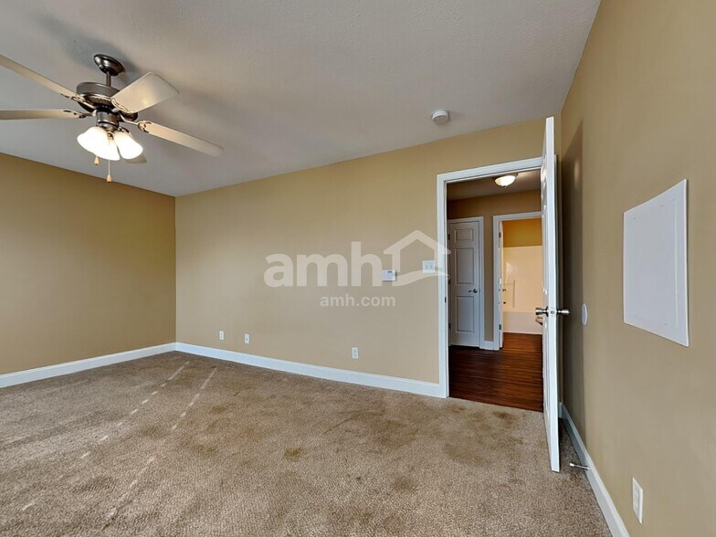 Building Photo - 7027 Legend Oaks Ln