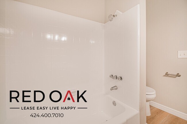 Building Photo - 15405 Vanowen St