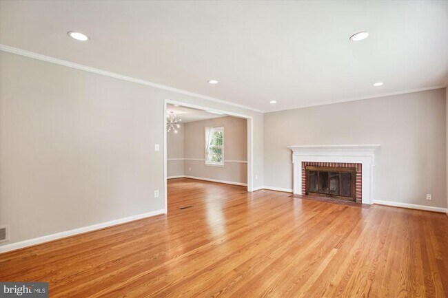 Building Photo - 6139 Tompkins Dr
