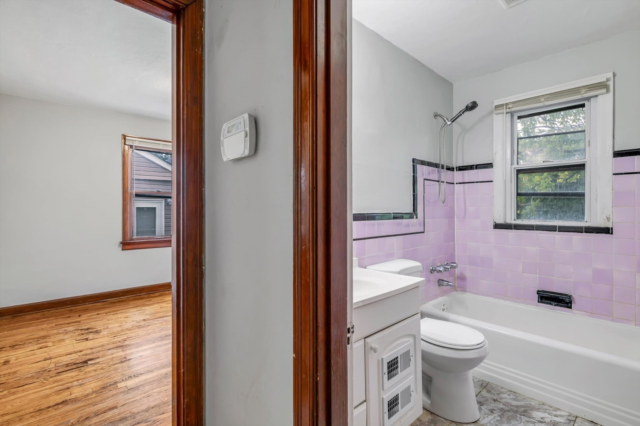 Building Photo - 7120 Roslyn Dr