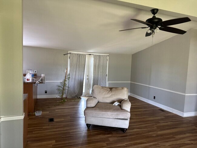 Building Photo - 122 S Georgetown Rd