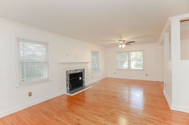 Building Photo - Elizabeth Lake Estates