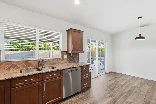 Building Photo - 4 Bed Home in Scottsdale Quarter!!