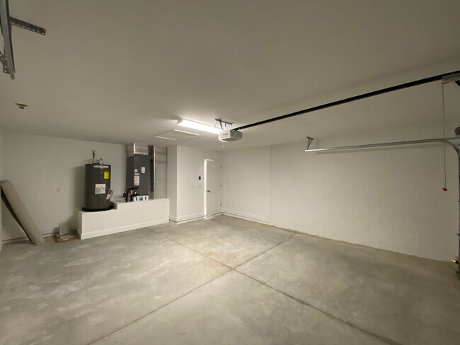 Building Photo - 52 Oak Cir