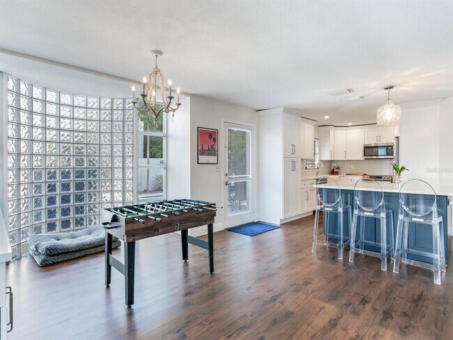 Building Photo - 3219 W San Juan St