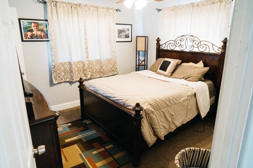 Master bedroom - 3012 Rogan Rd