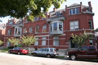 Building Photo - 216 W Burnett Ave