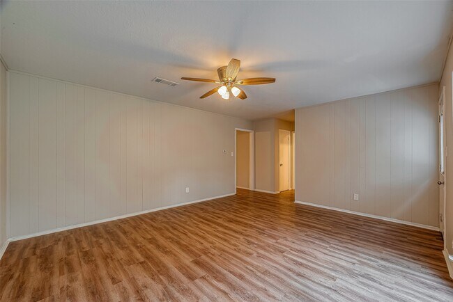 Building Photo - 505 Stoneledge Dr