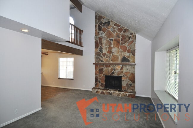 Building Photo - 687 E Countryside Ct