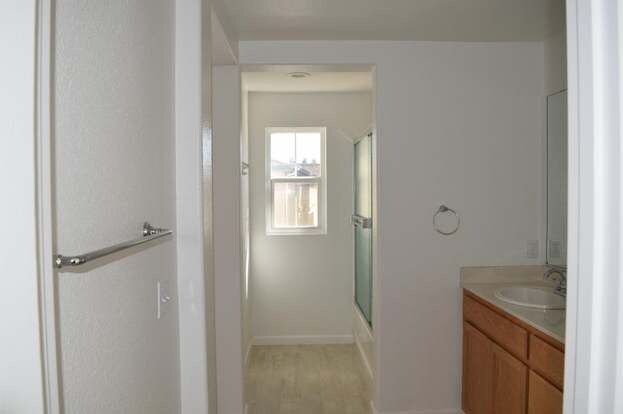 Building Photo - 472 Crespi Pl